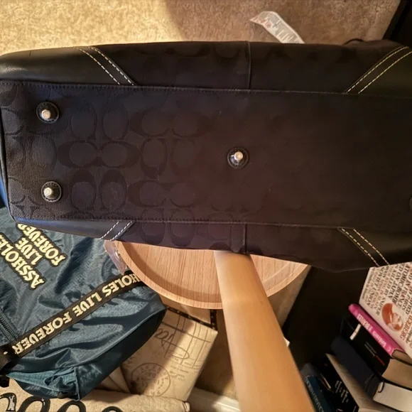 Authentic Coach Hampton Signature Logo Large Black Shoulder Business Carryall - Picture 5 of 8